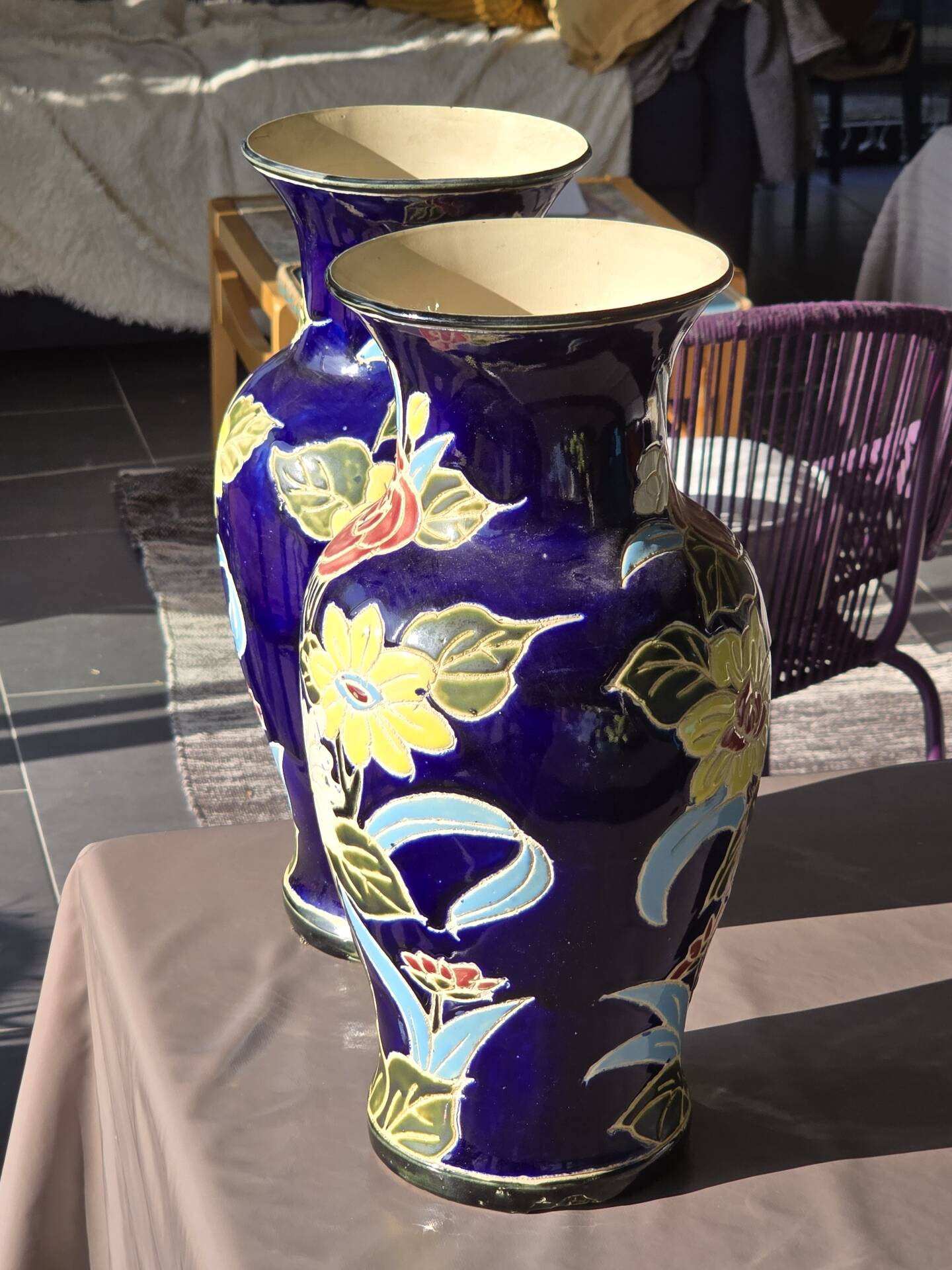 Paire de vases Dien Thao bleu cobalt, 20ème siècle