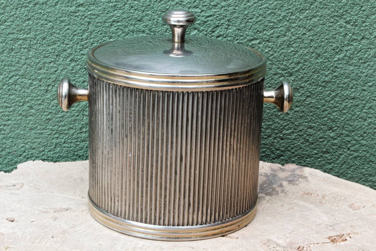 Silver-plated metal ice bucket, vintage 1970s.