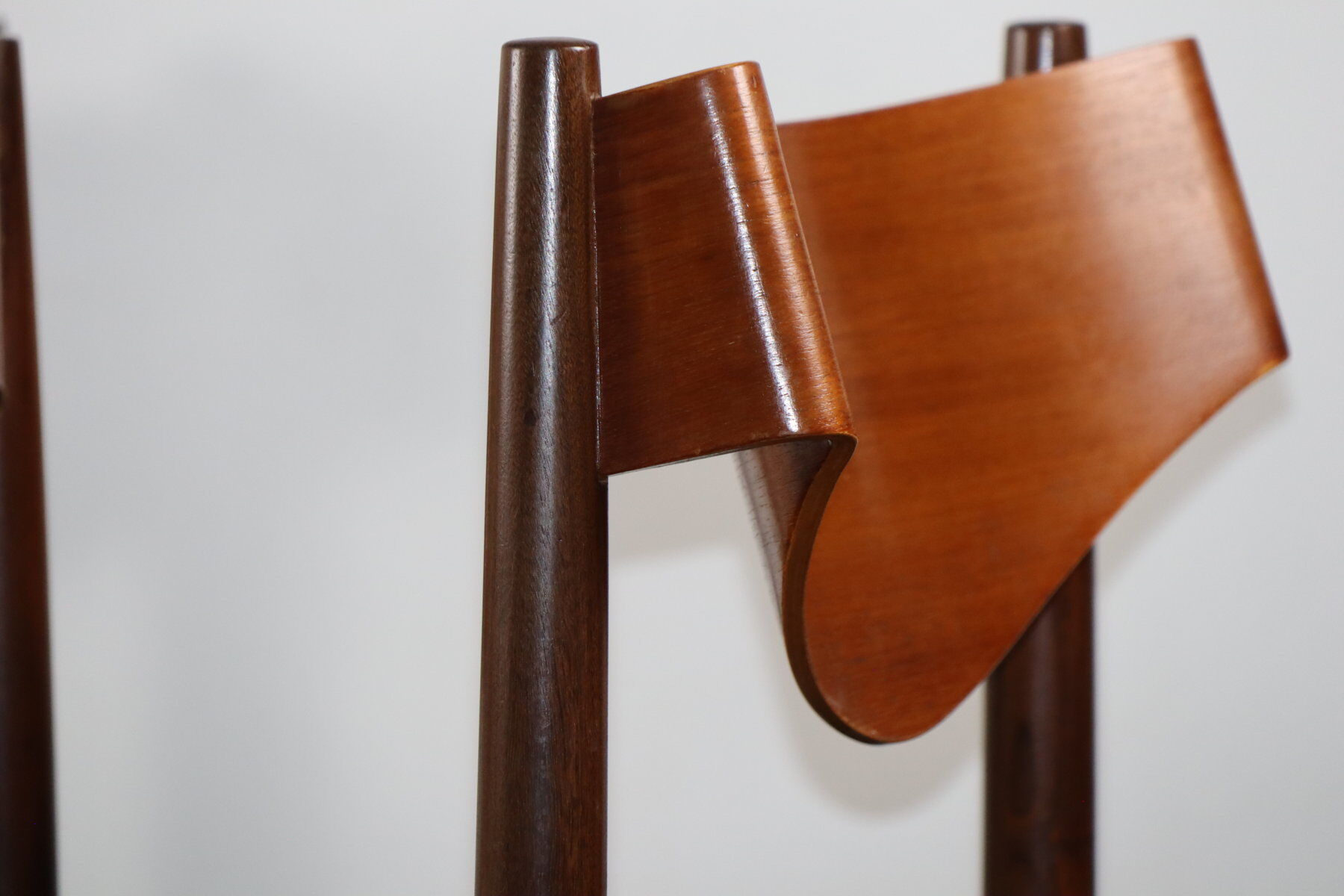Set of 6 Gianfranco Frattini chairs in teak and black skai – 1960s