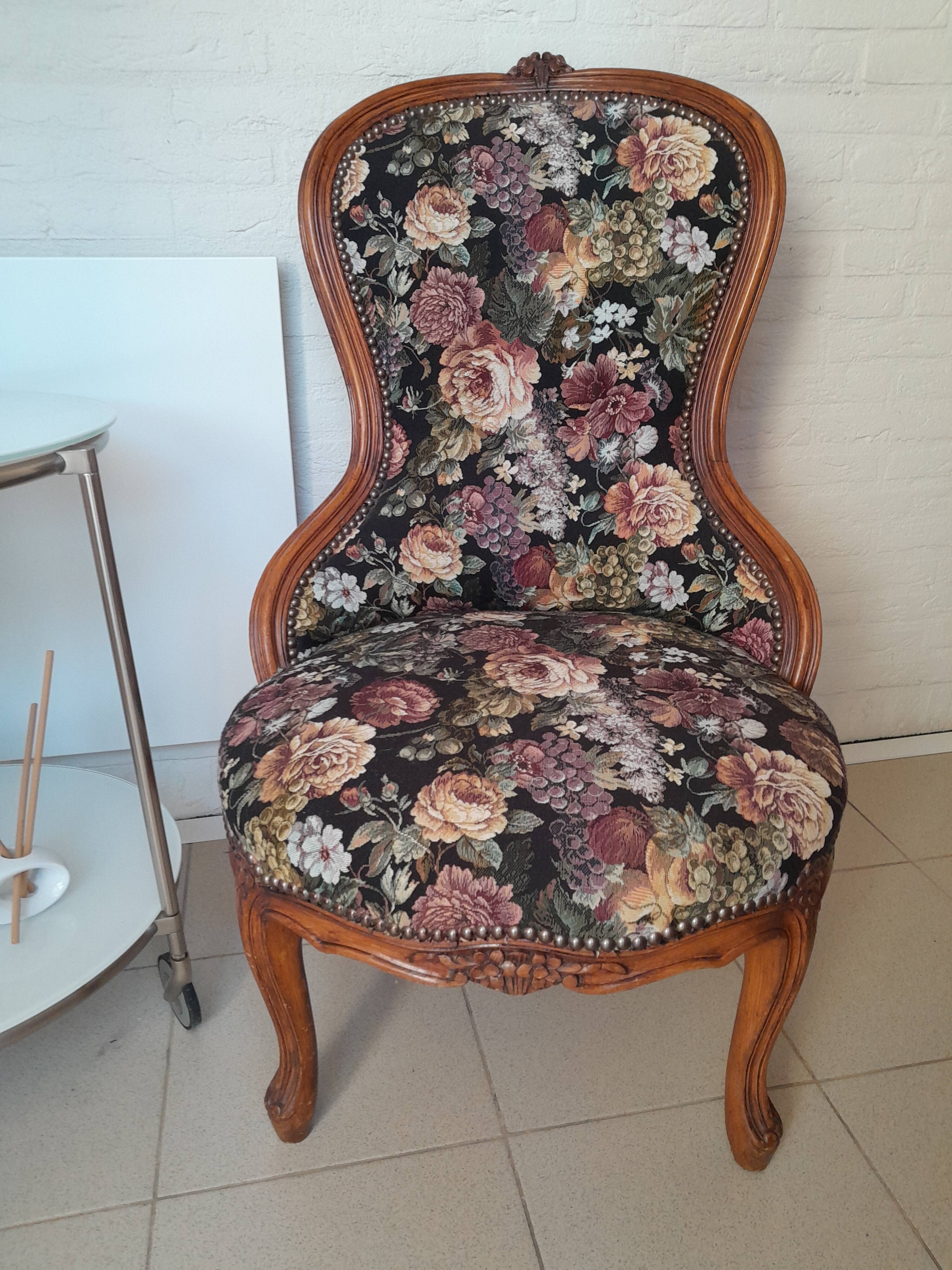 Fauteuil vintage brocante, fauteuil à tricot fleuri, classique des années 30-50