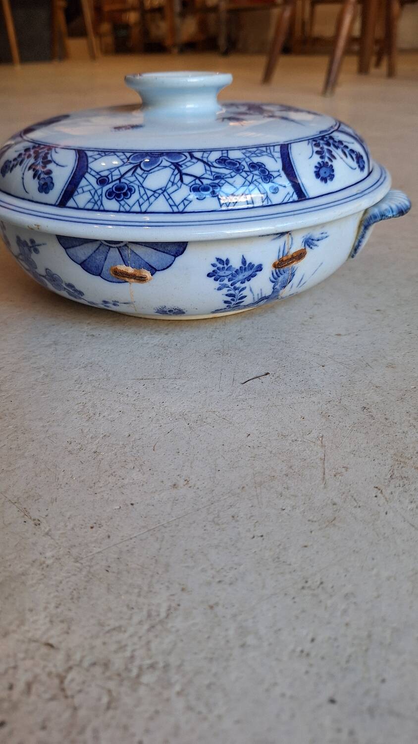 Japan model soup tureen by Creil and Montereau 19th century