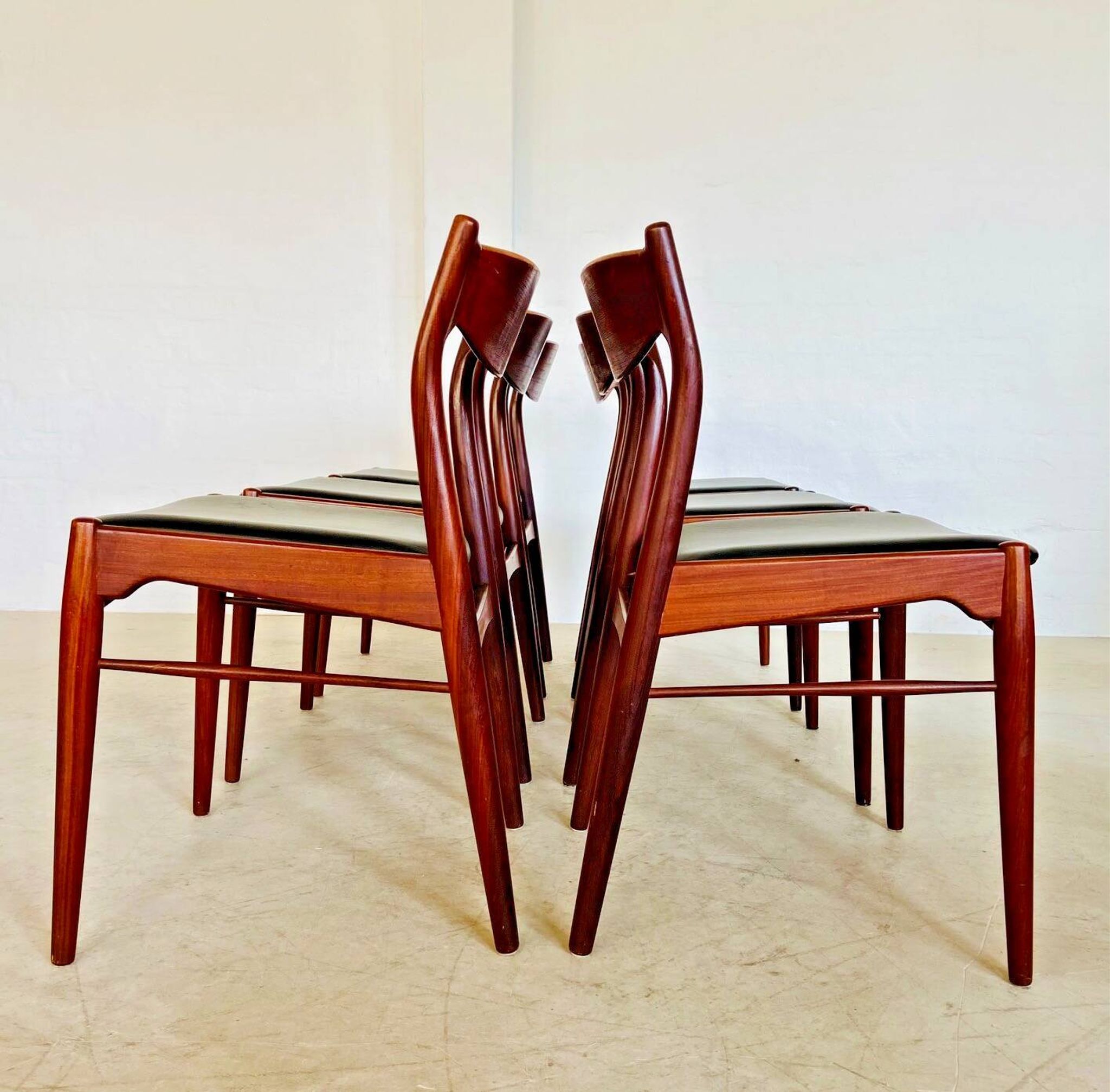 Danish vintage Arne Wahl Iversen teak and leather dining chairs model 26 - 1960s