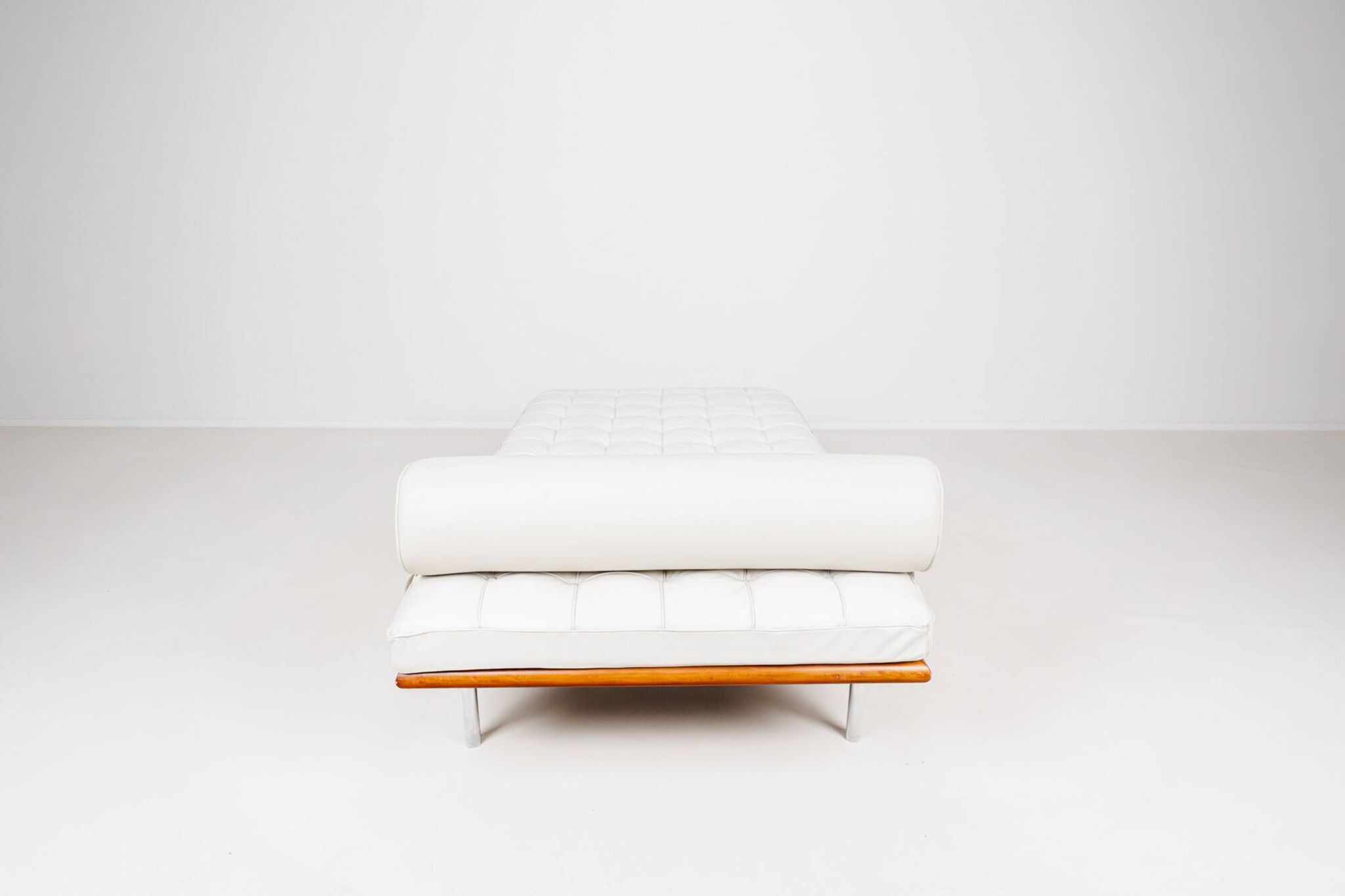 Barcelona daybed by Ludwig Mies van der Rohe fro Knoll, 1980s