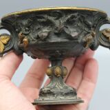 Bronze pedestal bowl with leaf decoration