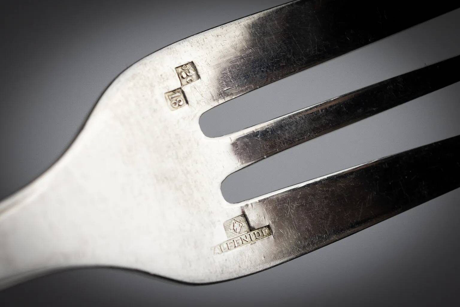 10 Christofle Alfénide Saigon model dessert forks in silver-plated metal.