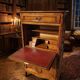 Secrétaire ancien scriban vintage en bois de noyer style Louis XV