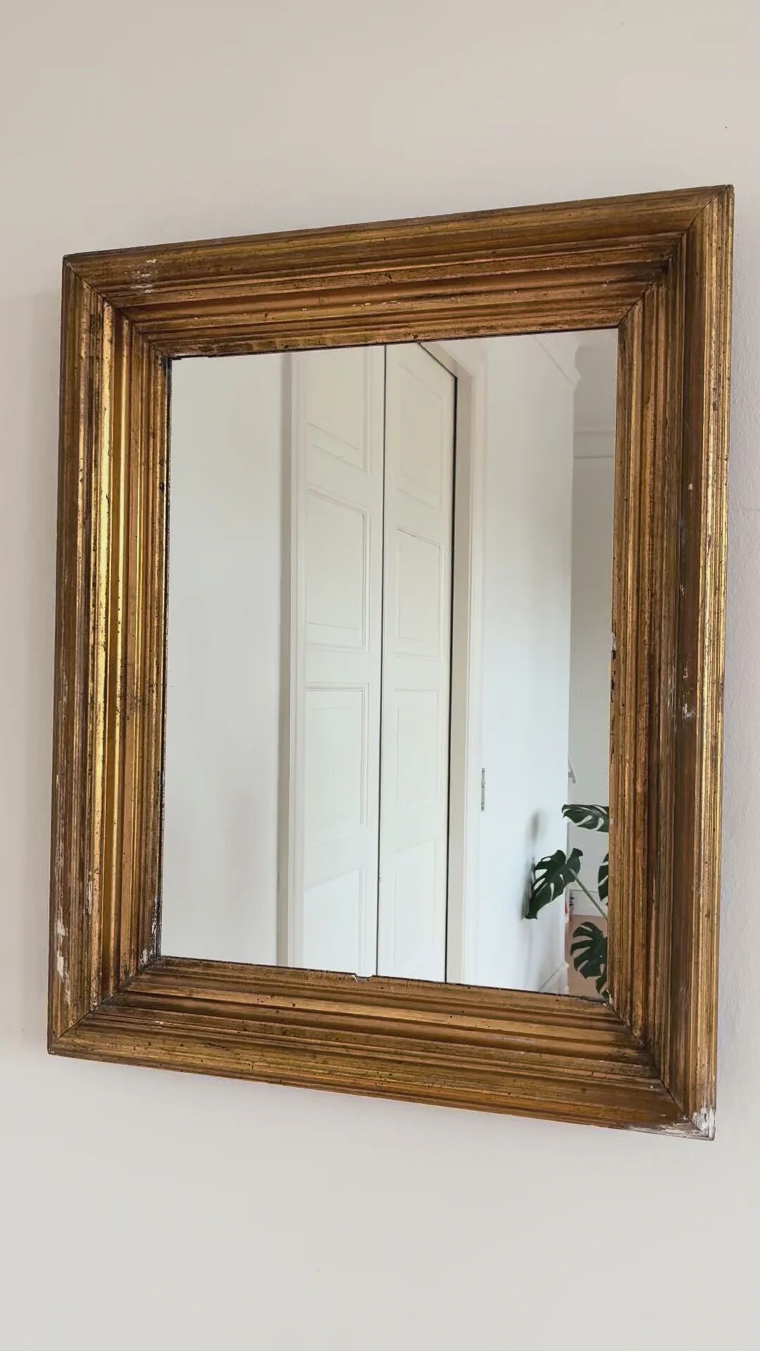 Antique giltwood wall mirror in gold