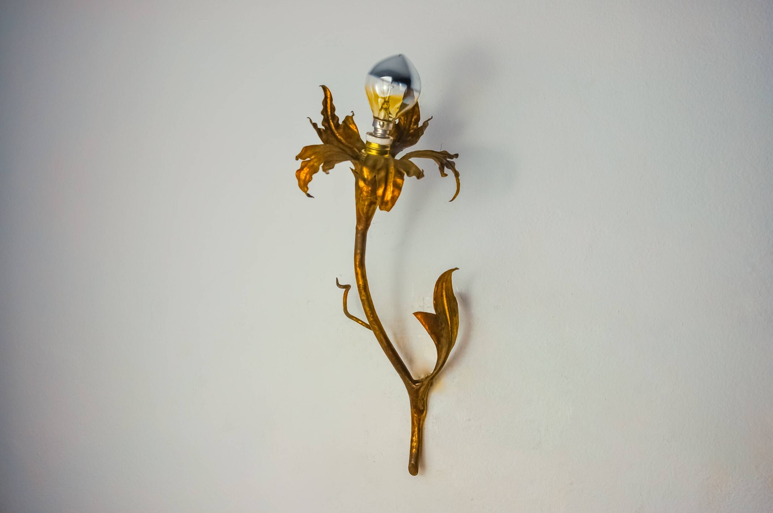 "Fleur de lys" wall light by Ferro Arte, metal and gold leaf, Spain, 1970