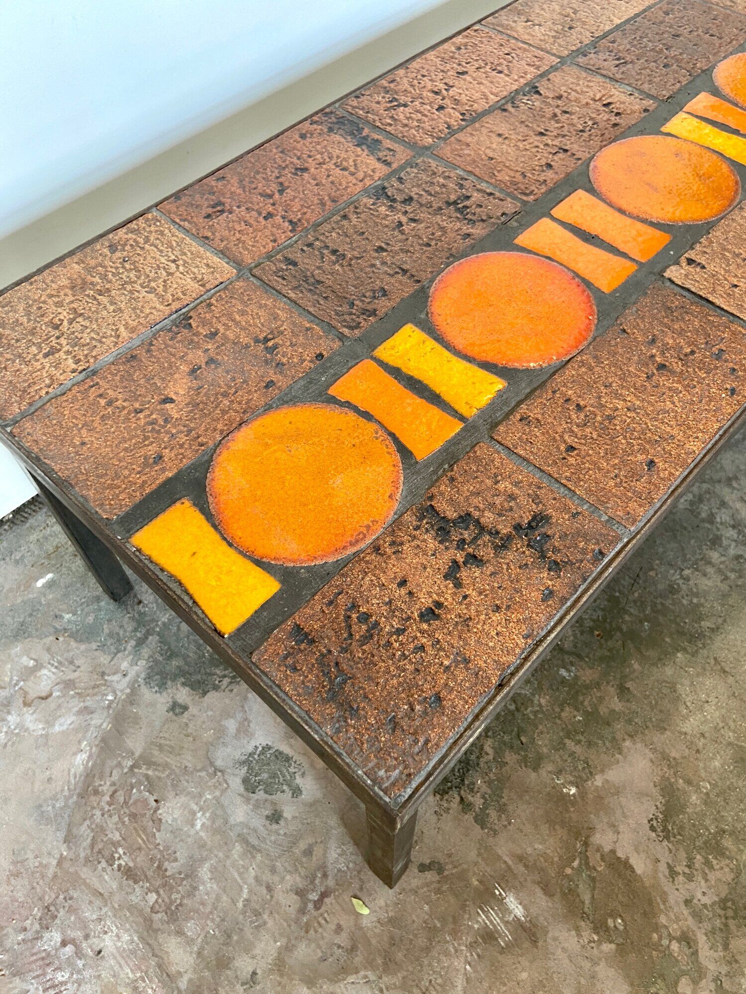 Coffee table in glazed ceramic and metal 1950s' ☐ 89 x 39.5 cm