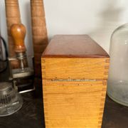 Ancienne boîte à fiches en bois