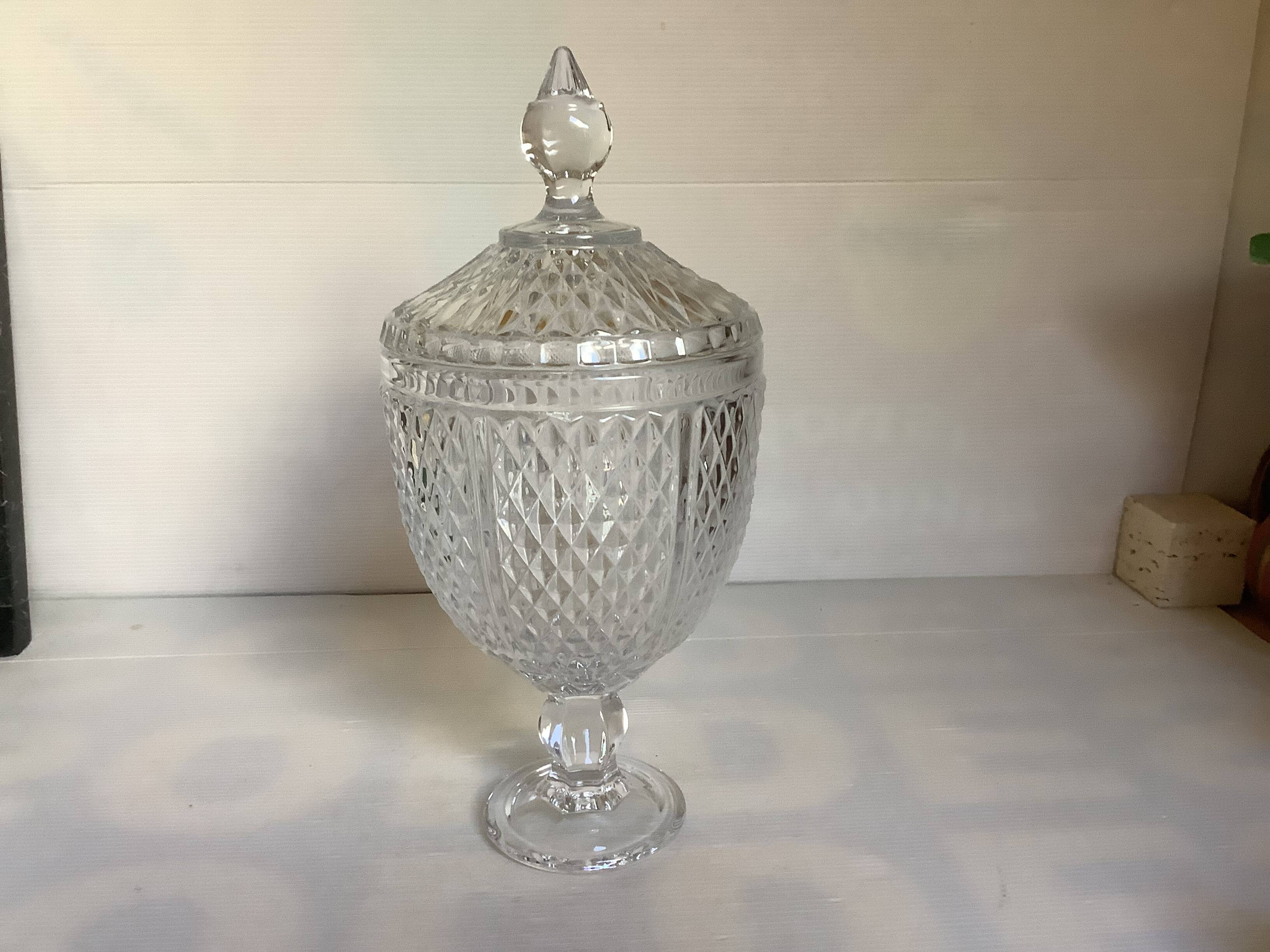 Large diamond-pointed sweet jar