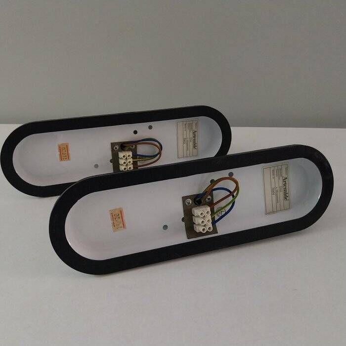 Set of two Italian design wall lights "Dui" by Vico Magistretti for Artemide