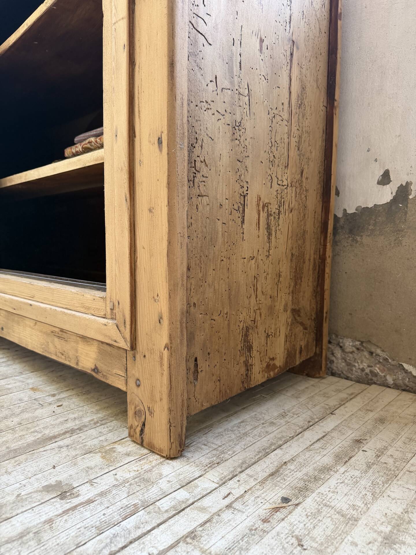 Enfilade with sliding doors from the 1950s