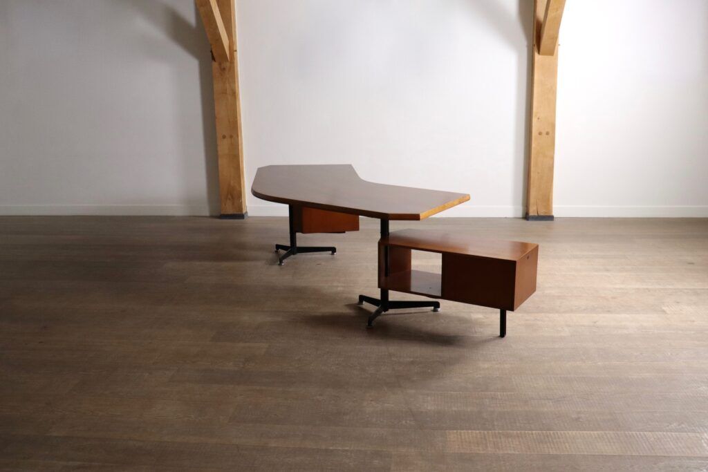 Osvaldo Borsani T96 Boomerang desk for Tecno, Italy, 1956