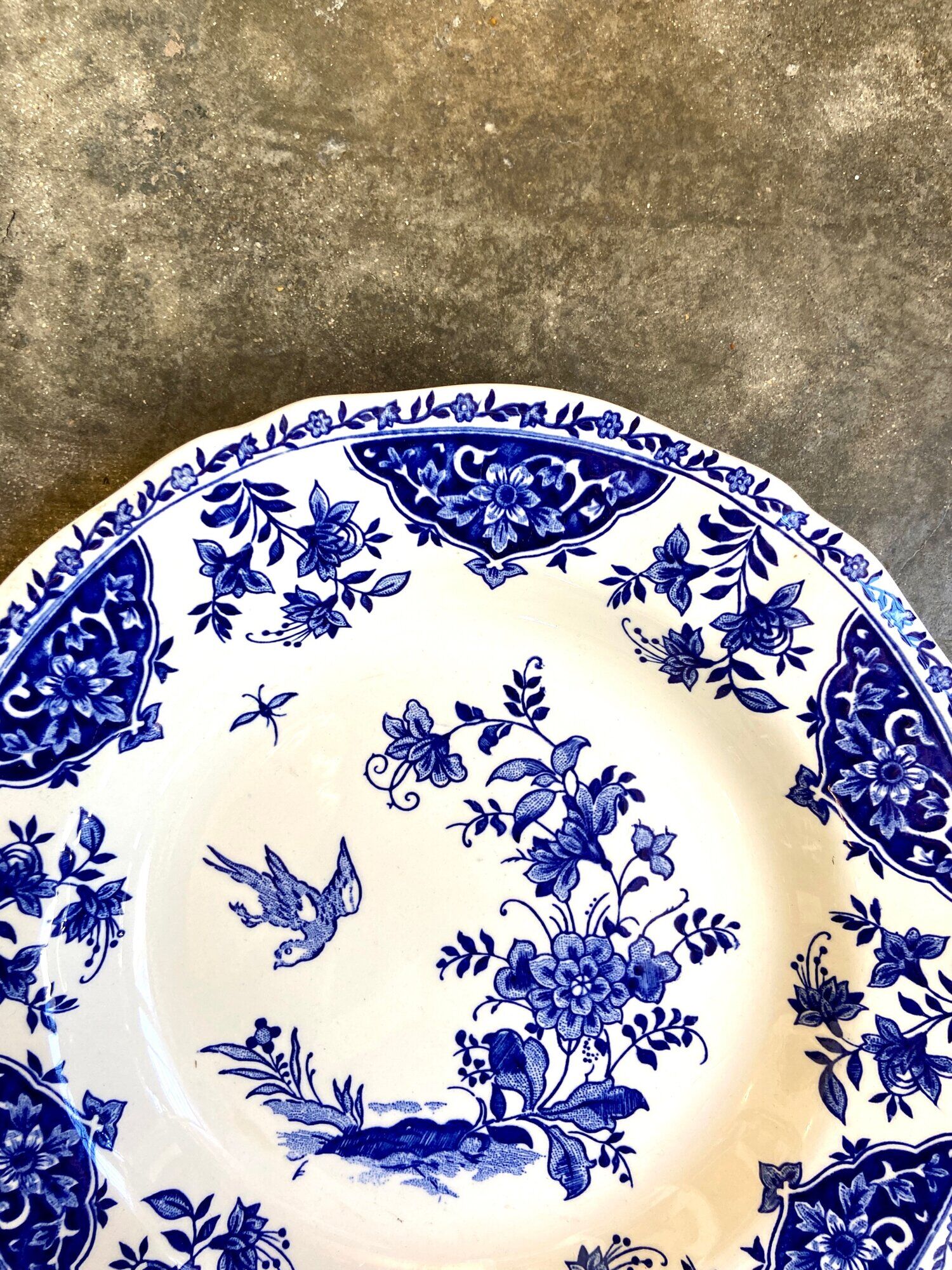 Round and hollow gien dish in white and blue enamelled earthenware