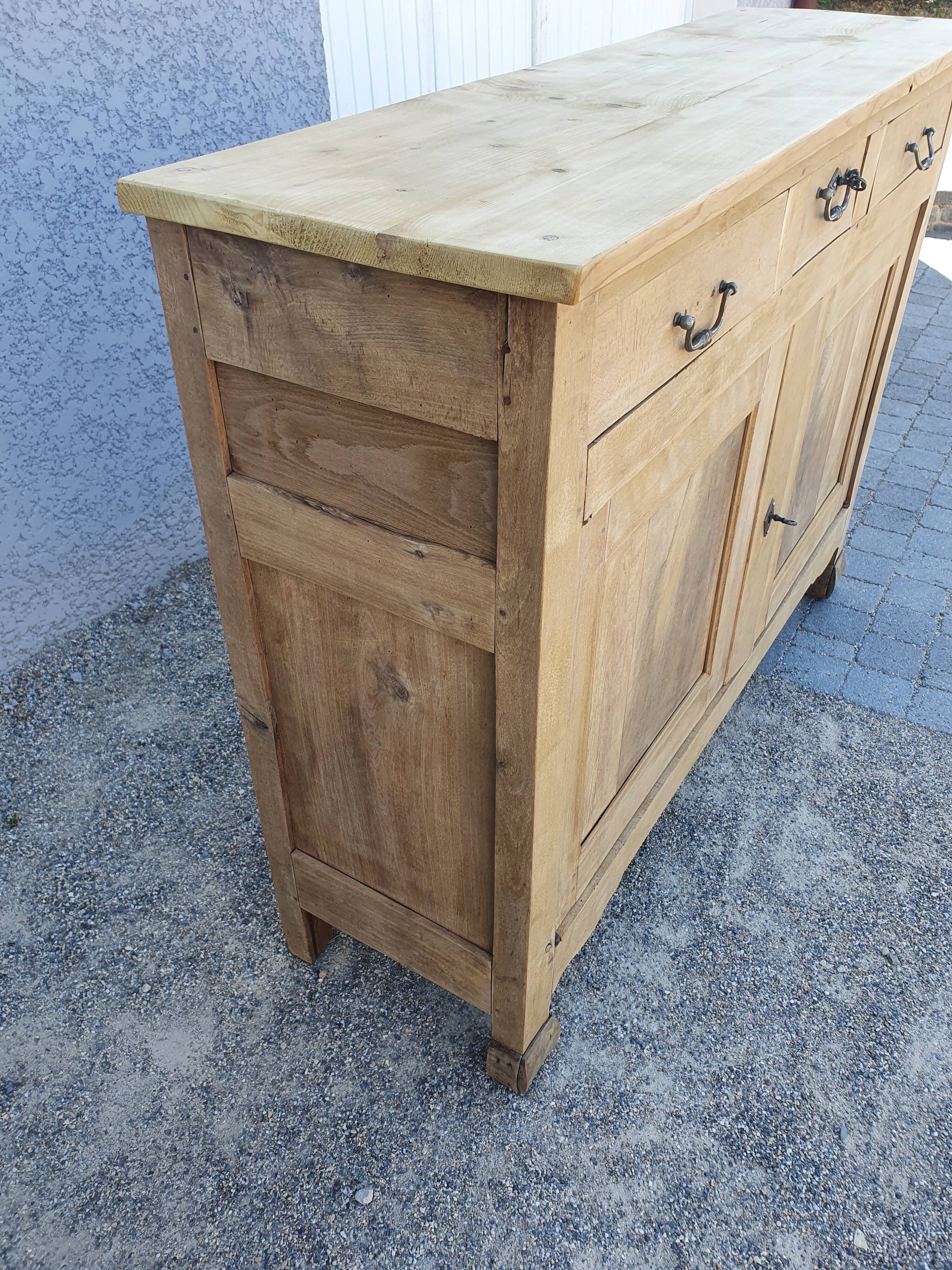Bahut buffet furniture of old raw wood shallow