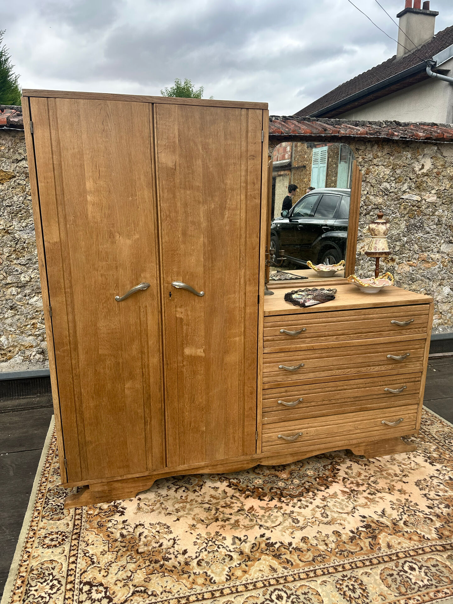 Wardrobe chest