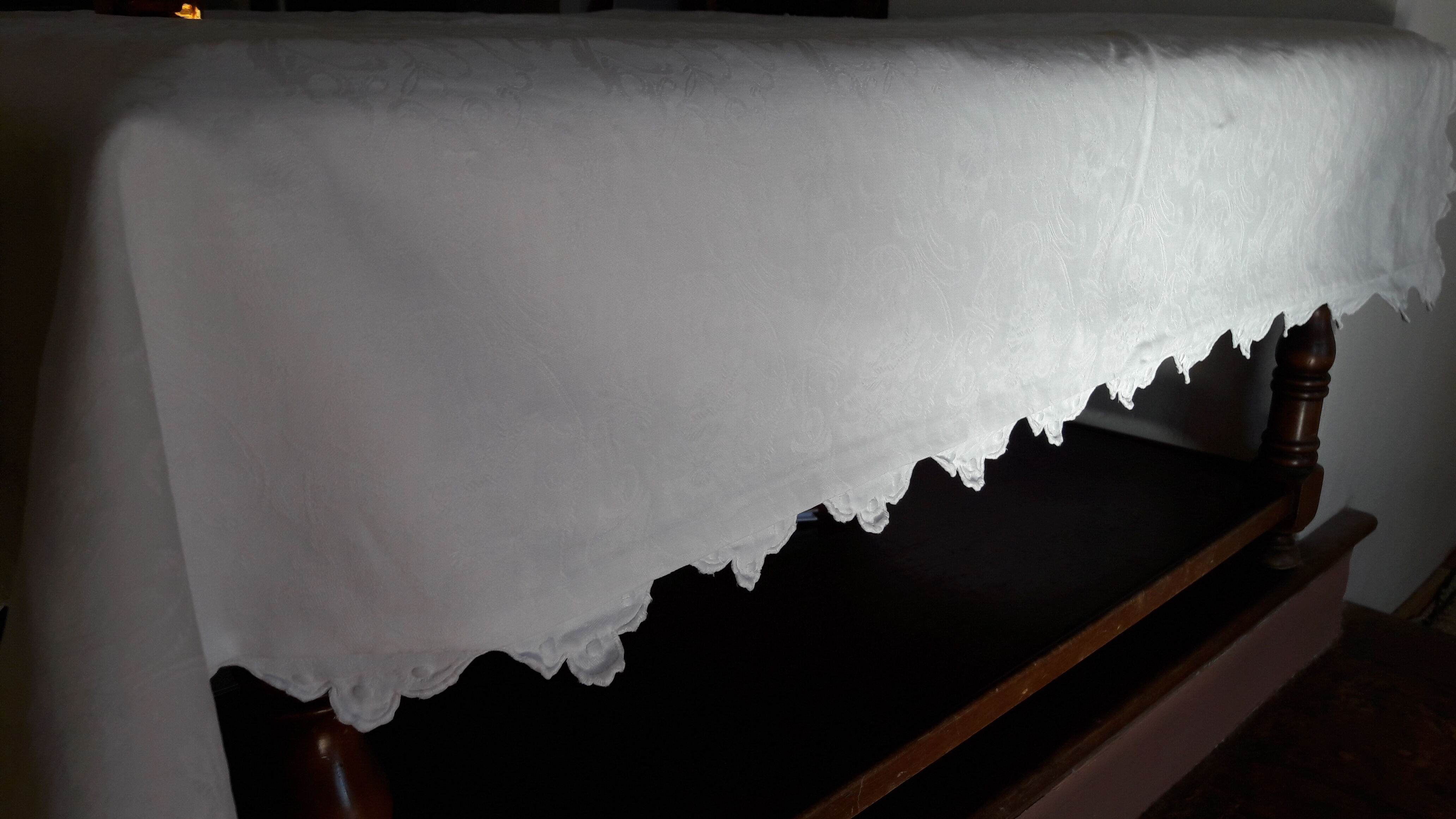 Old quilt cover White cotton damask fabrics