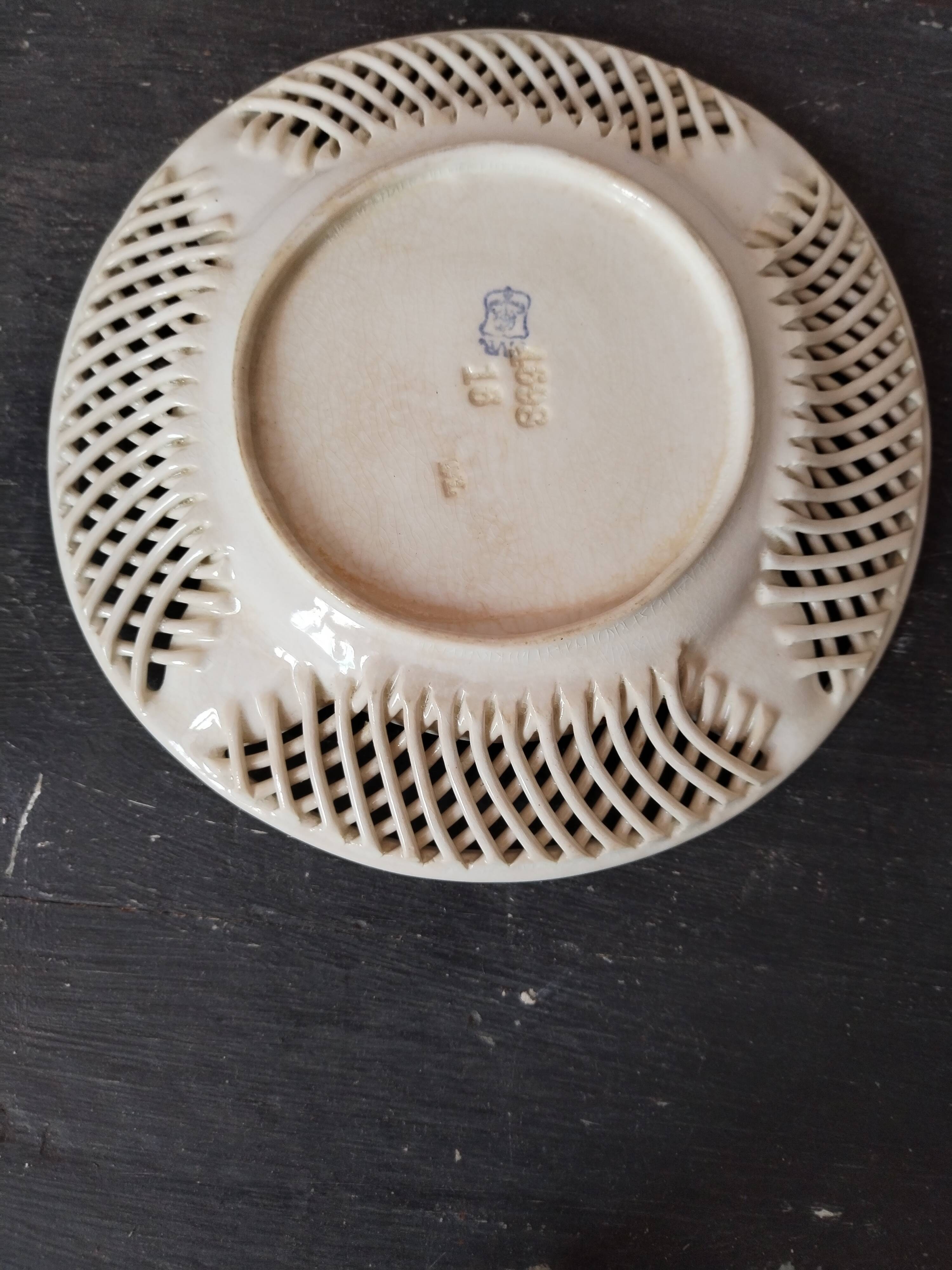 6 18th century dessert plates