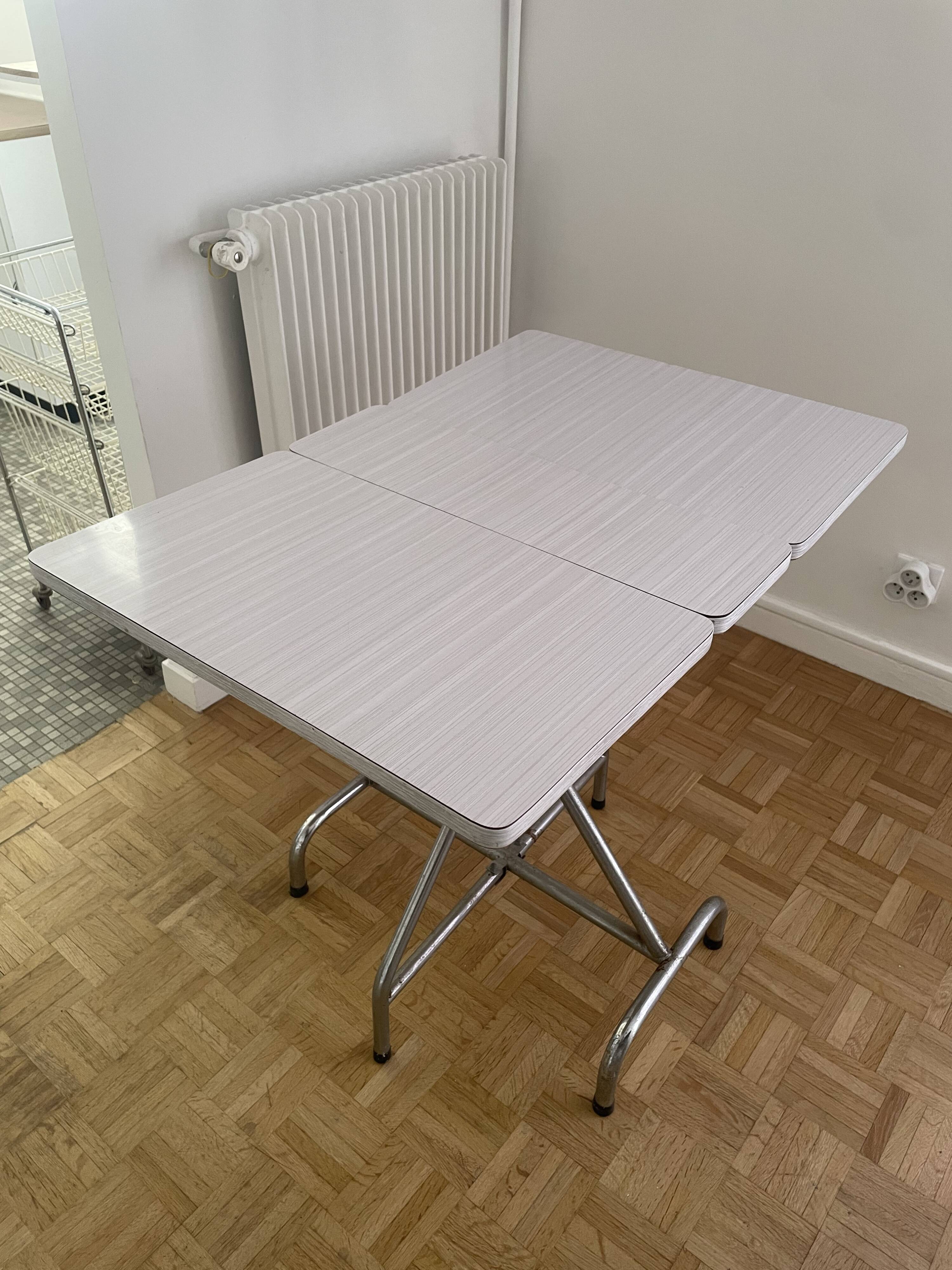 Table de cuisine pliable en formica gris et blanc