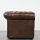 Fauteuil club Chesterfield en cuir de vachette marron de style anglais