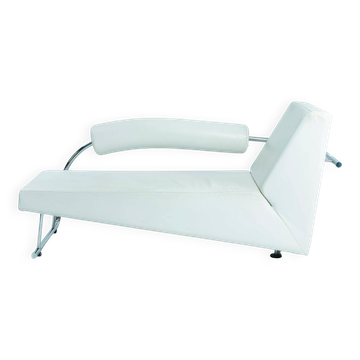 Chaise longue en cuir blanc en acier tubulaire de design néerlandais Rob Eckhardt, années 1980.