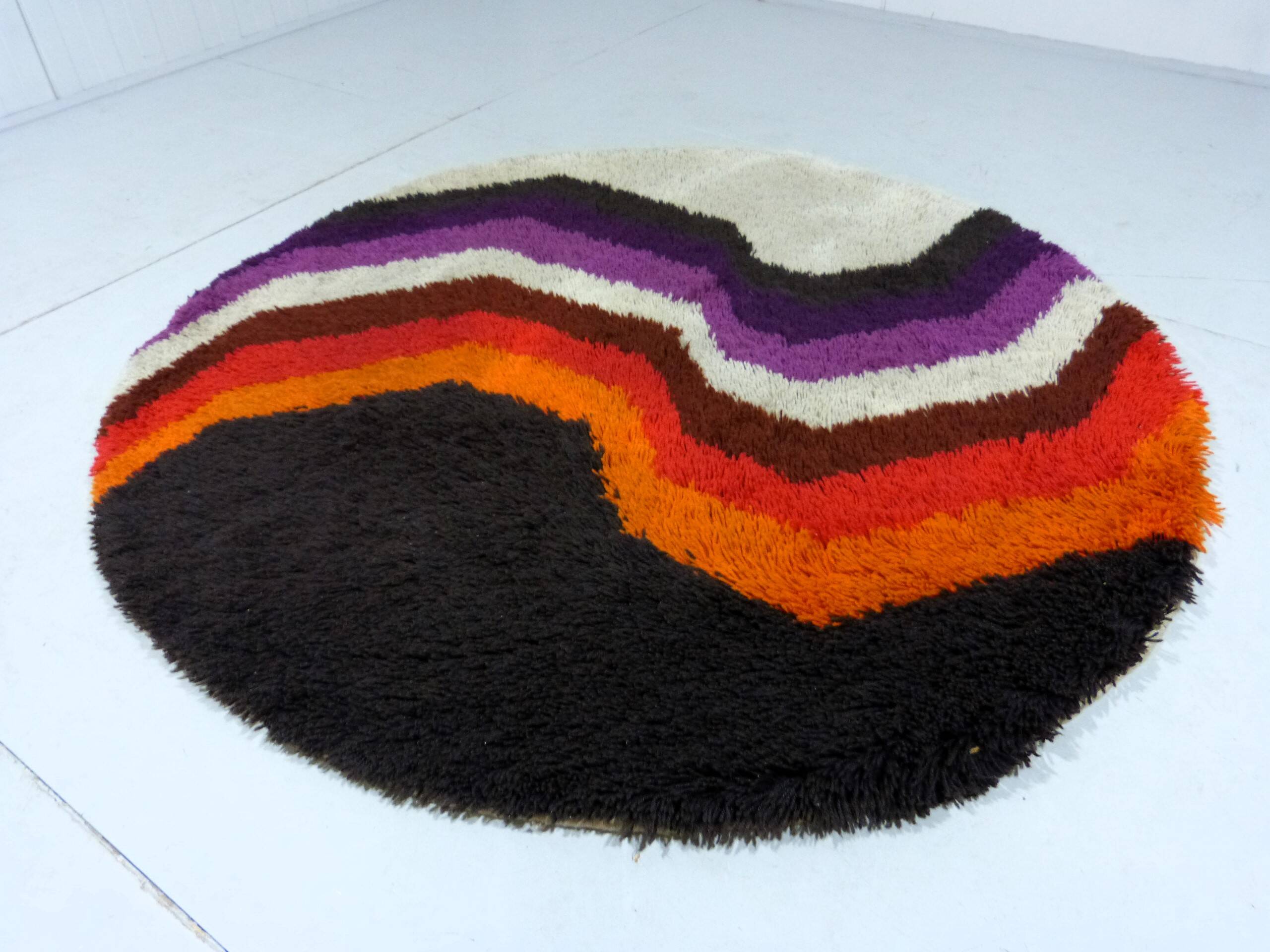 Desso multi–colour pop art carpet
