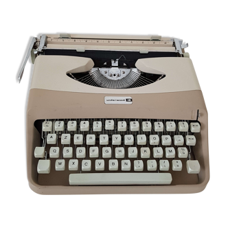 Typewriter Underwood 18 and his briefcase