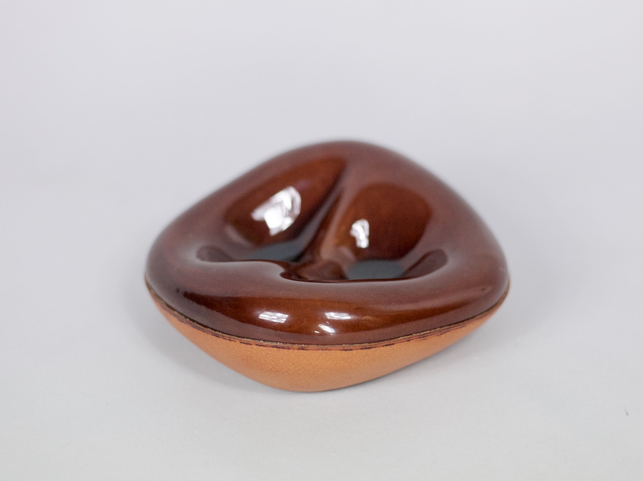 Ashtray door pipe edited by Longchamp France 1955