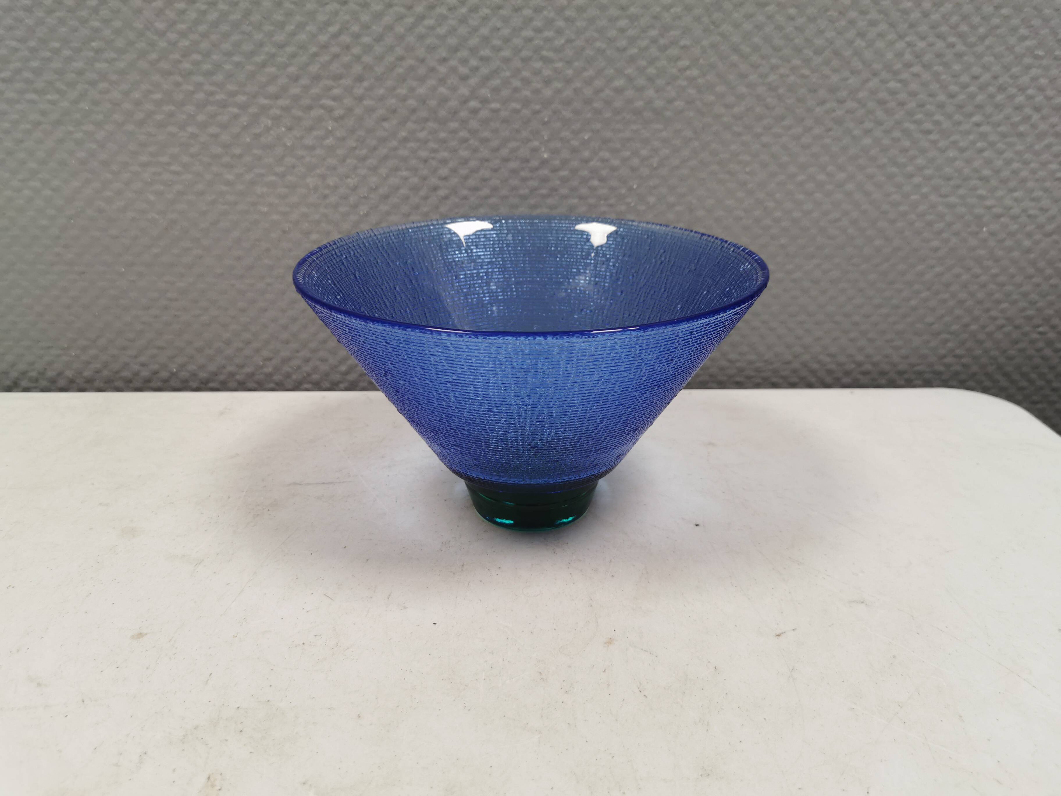 Glass bowl, by Lena Hansson for Hadeland glassworks Norway 1970s.