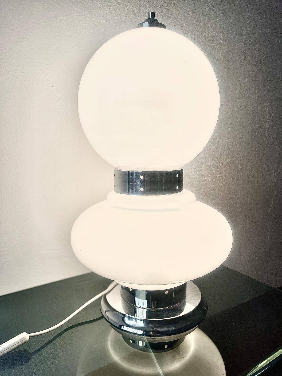 Lampe de table en verre de Murano sculptural Pop, Carlo Nason pour Mazzega, opaline
