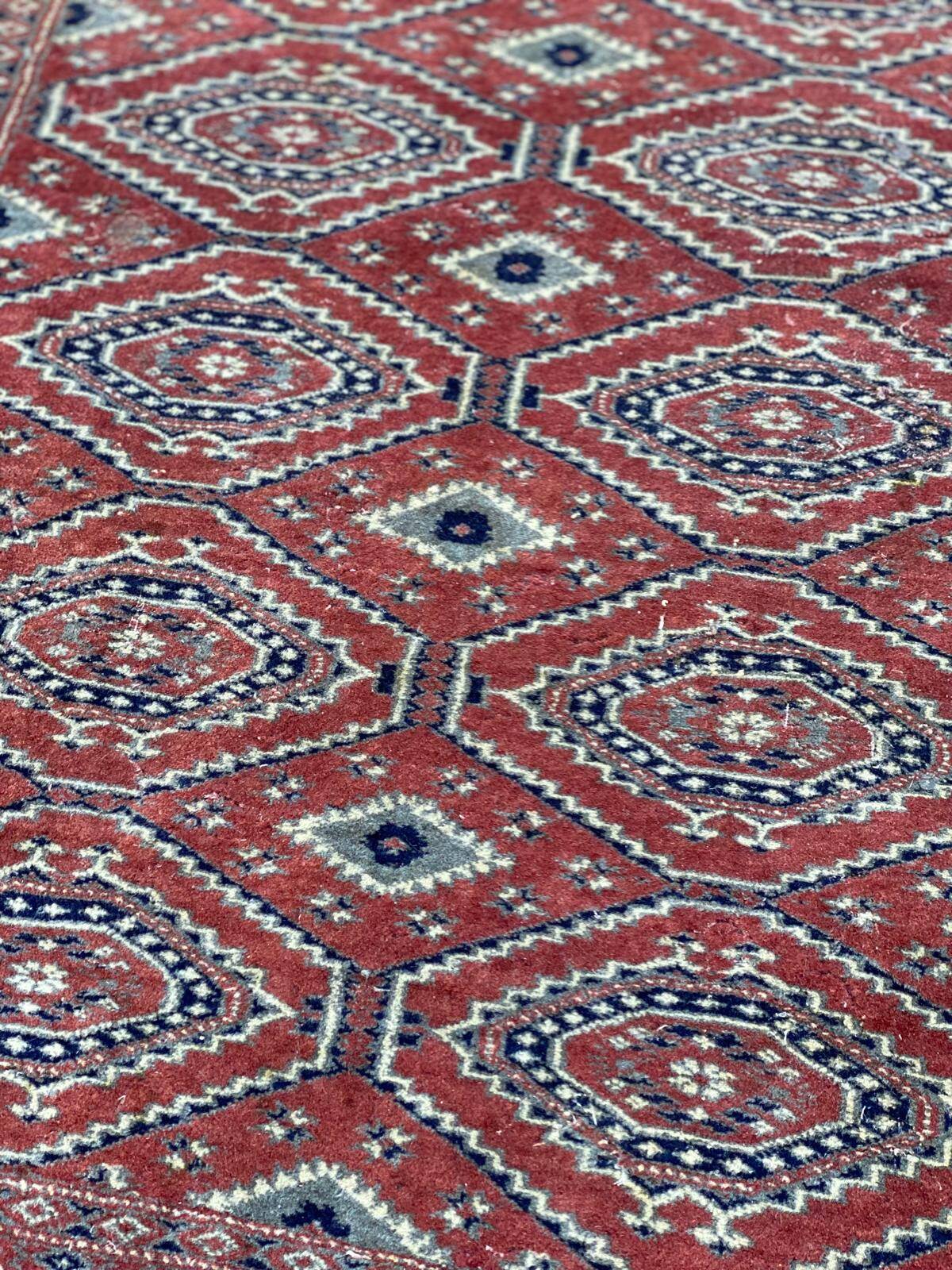 Persian wool rug in burgundy red diamonds 135x200cm