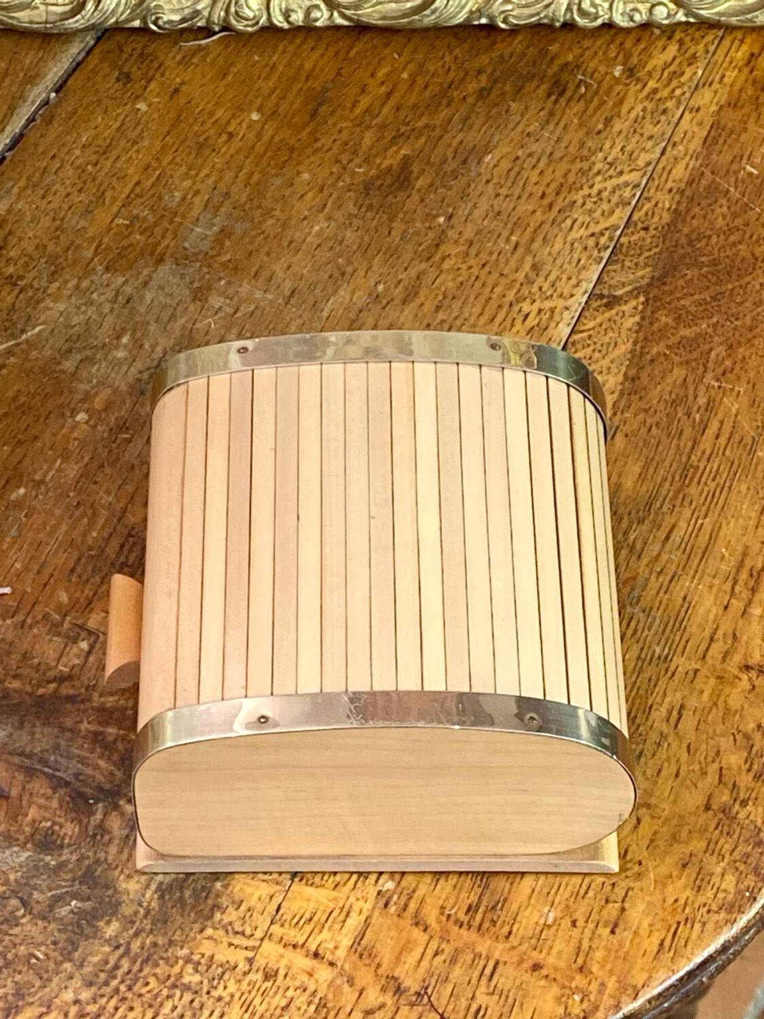Boîte à cigarettes ou cigarillos à clapet coulissant
