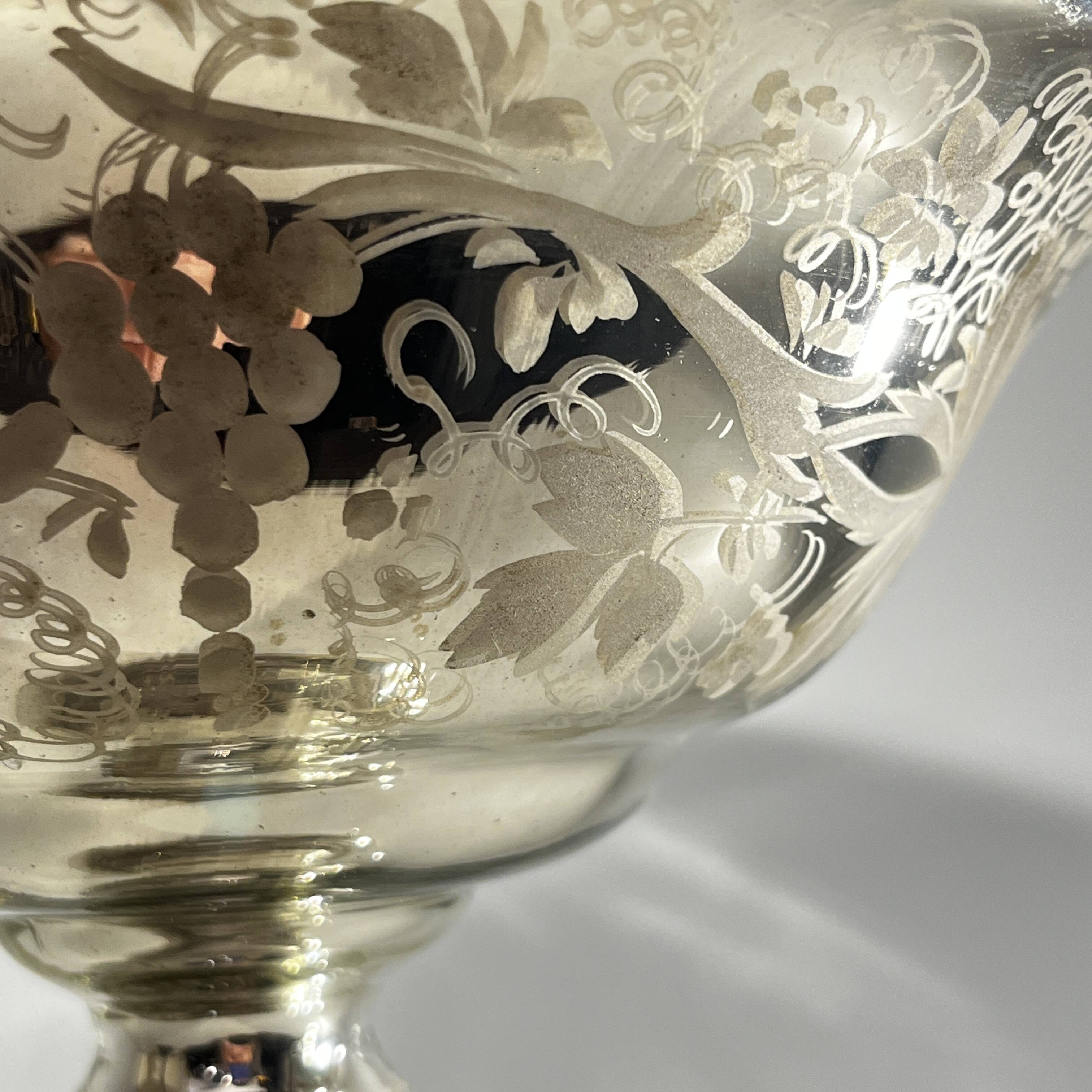 Cup in blown mercury and gilded glass called "sulfide", floral decoration engraved with