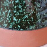 Vase en céramique sculptural émaillé vert foncé à reflets