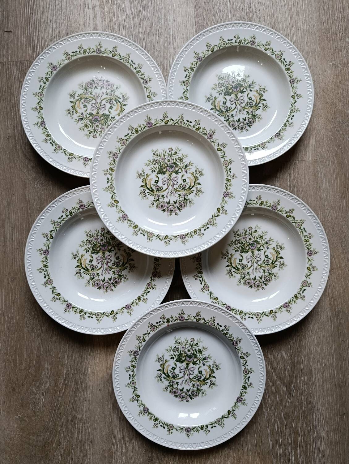 6 Villeroy & Boch Trianon pattern porcelain soup plates
