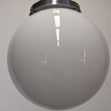 Suspension boule XL Art déco en opaline blanche, France vers 1920