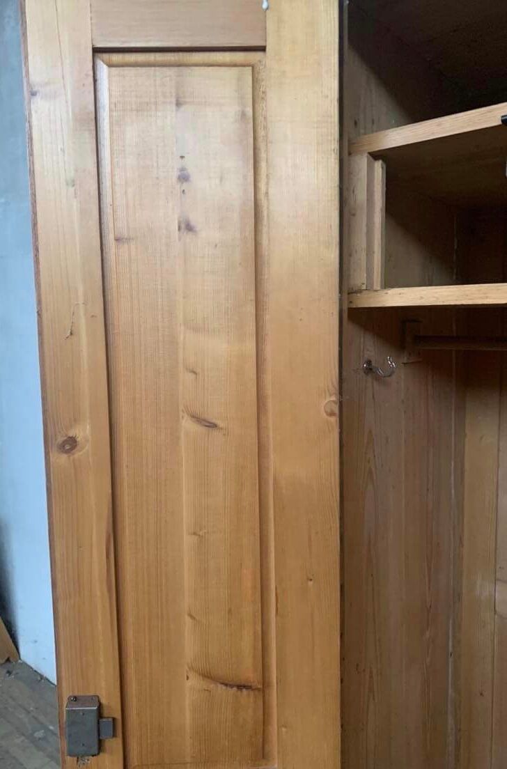 Parisian wardrobe with 2 doors in solid fir