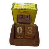 Perpetual calendar in wooden cubes