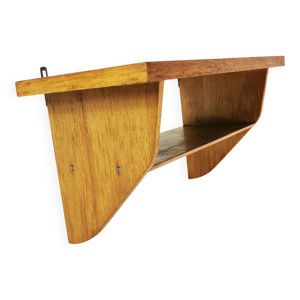 Étagère murale moderniste,