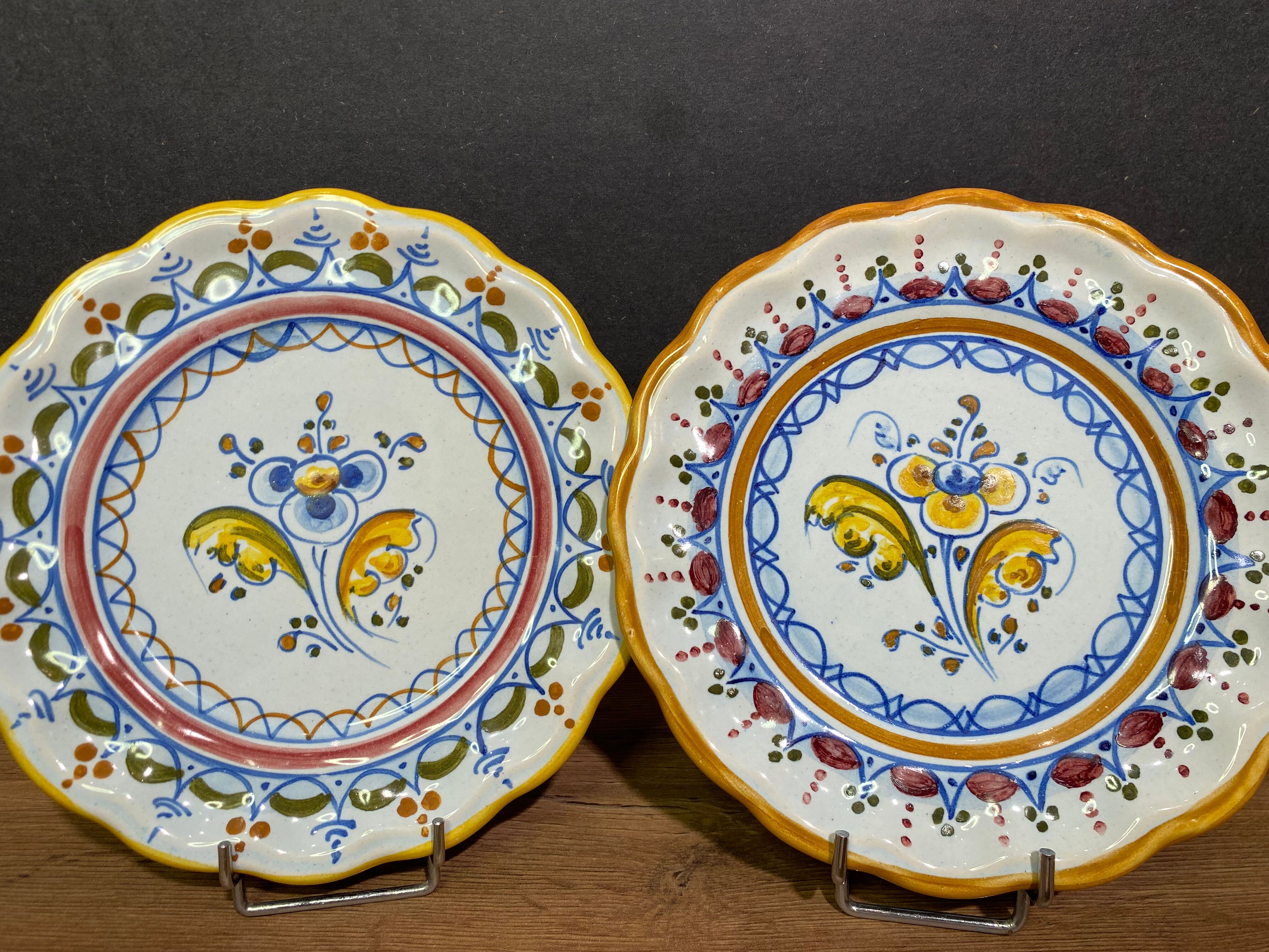 Pair of Talavera earthenware plates with floral decoration