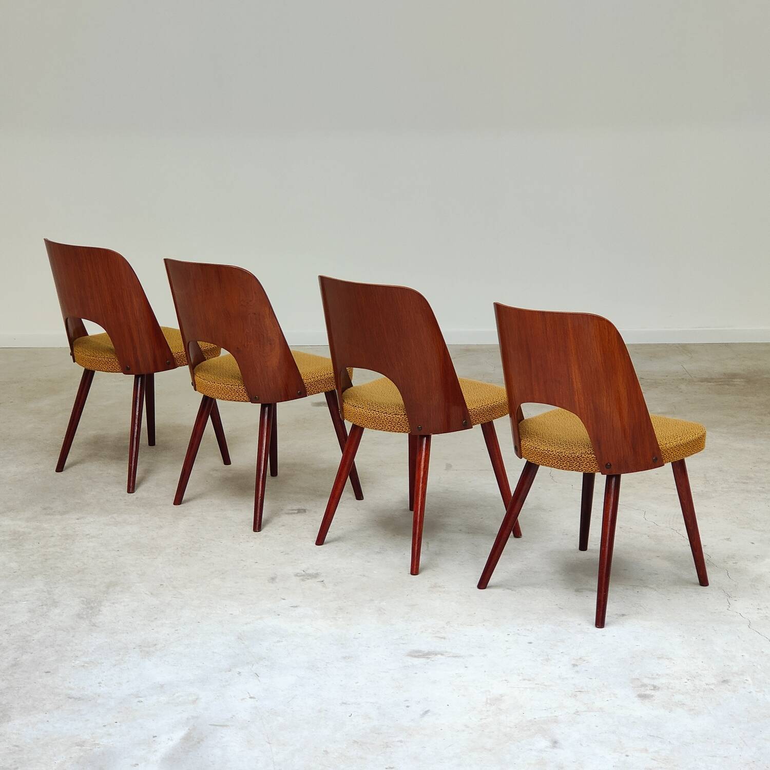 Set of 4 TON 515 / 2 chairs by Oswald Haerdtl (Thonet) wood and mustard fabric