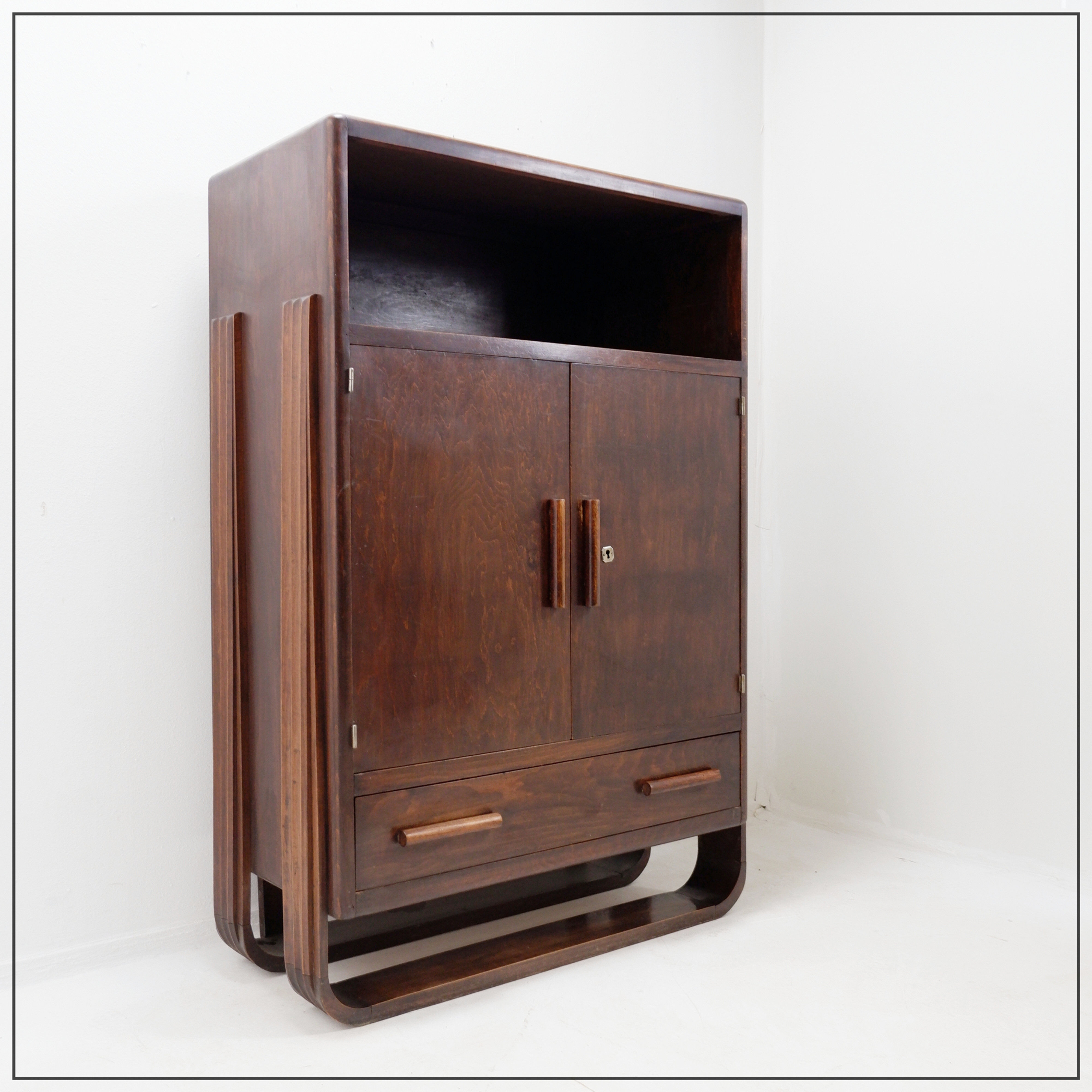 Art Deco oak sideboard from the 1930s