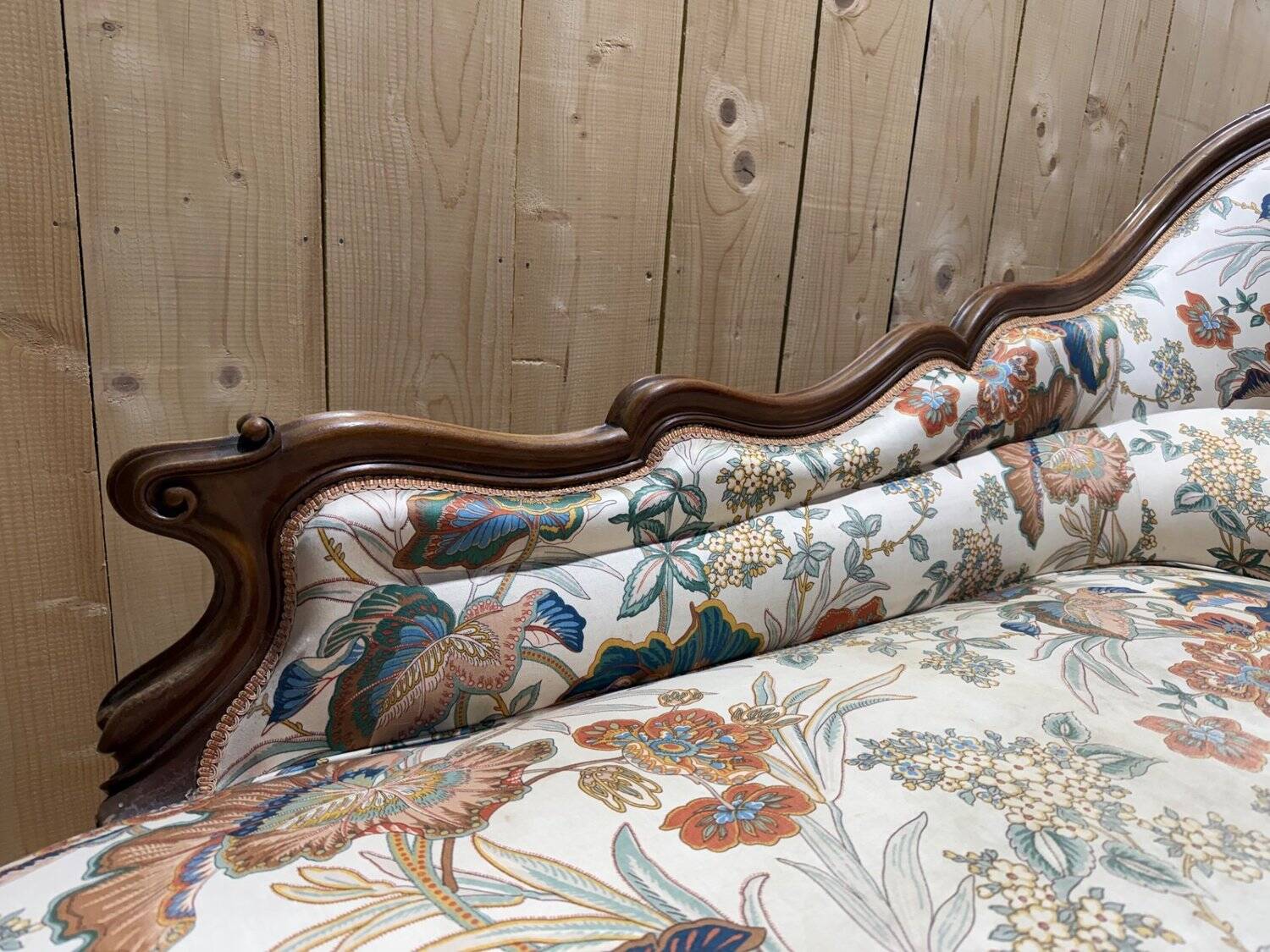 Louis Philippe meridian in carved walnut