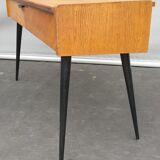 Console serves Singer Scandinavian design 1960