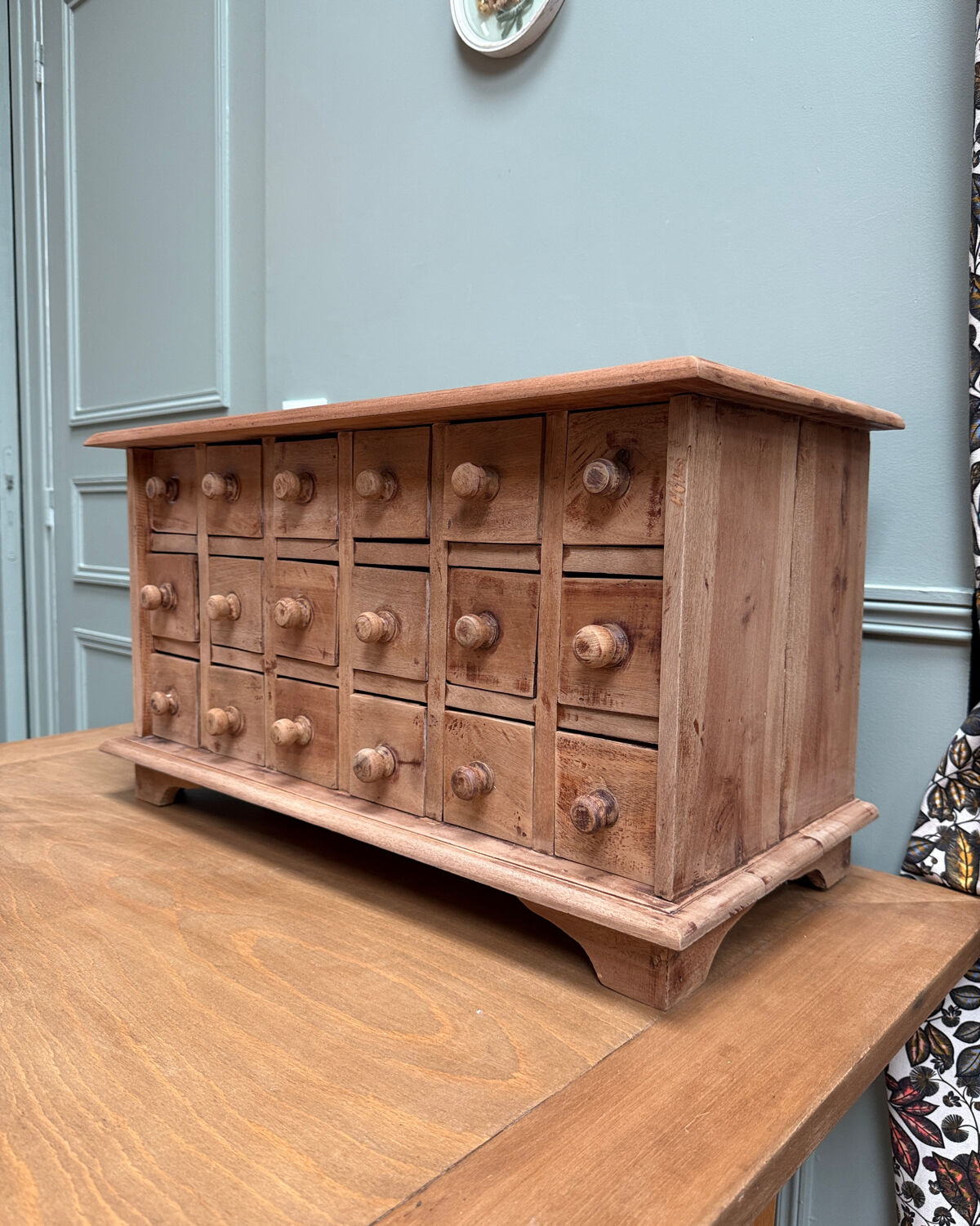 Small vintage drawer cabinet
