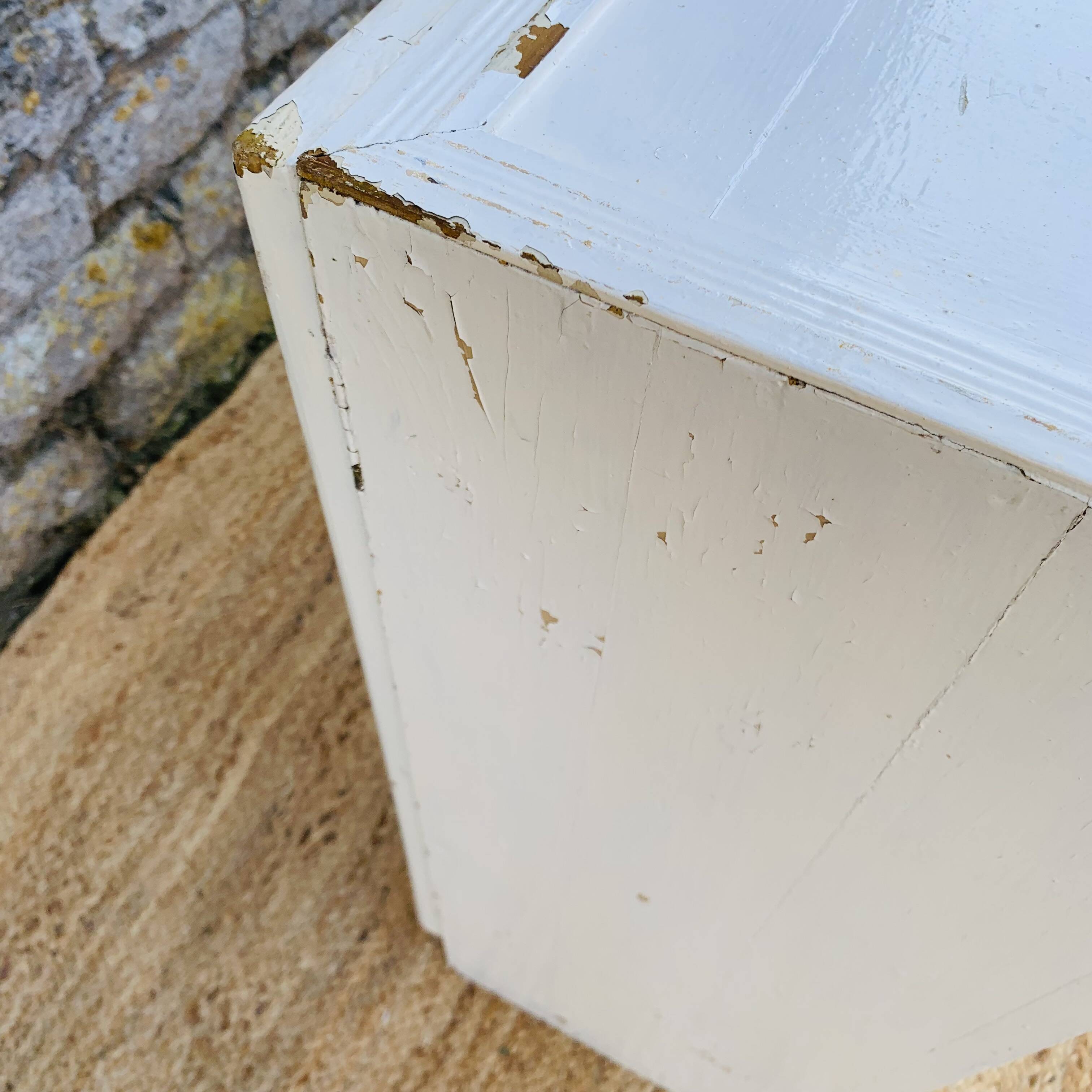 Small white Parisian piece of furniture