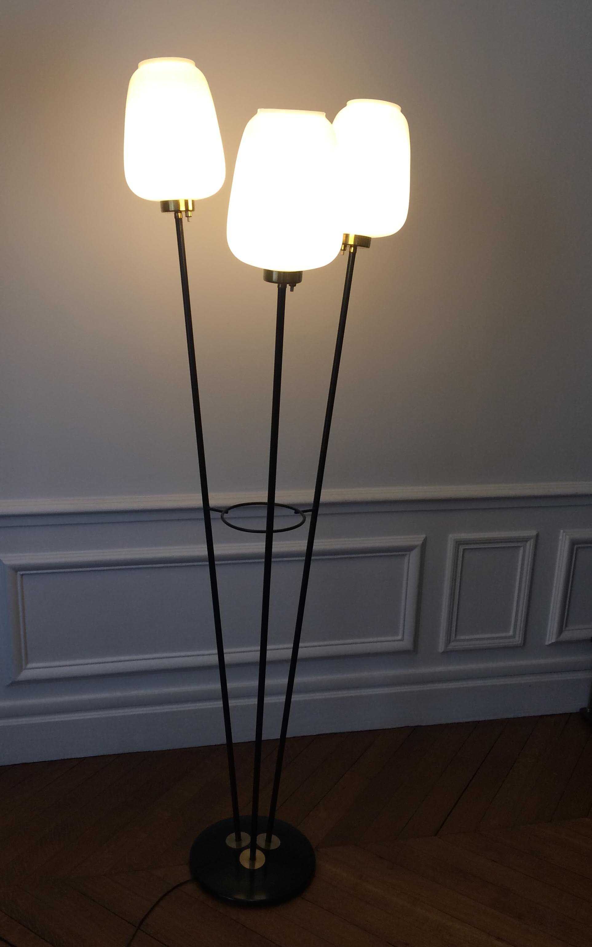 Italian 3-branch lamppost with opaline 1960