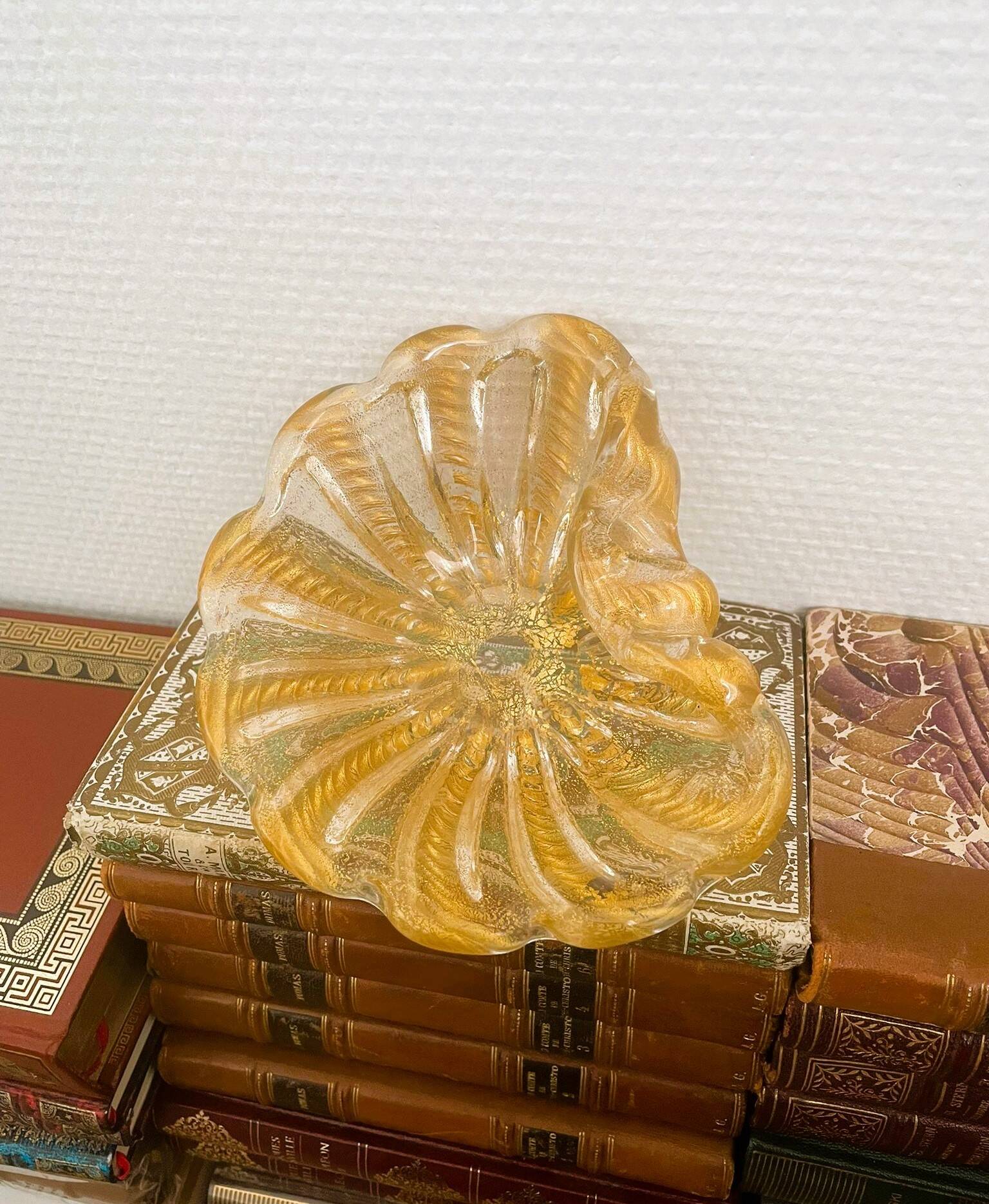 Murano glass scallop bowl in Italy with gold glitter trim