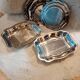 Ensemble de mini plats en inox vintage.